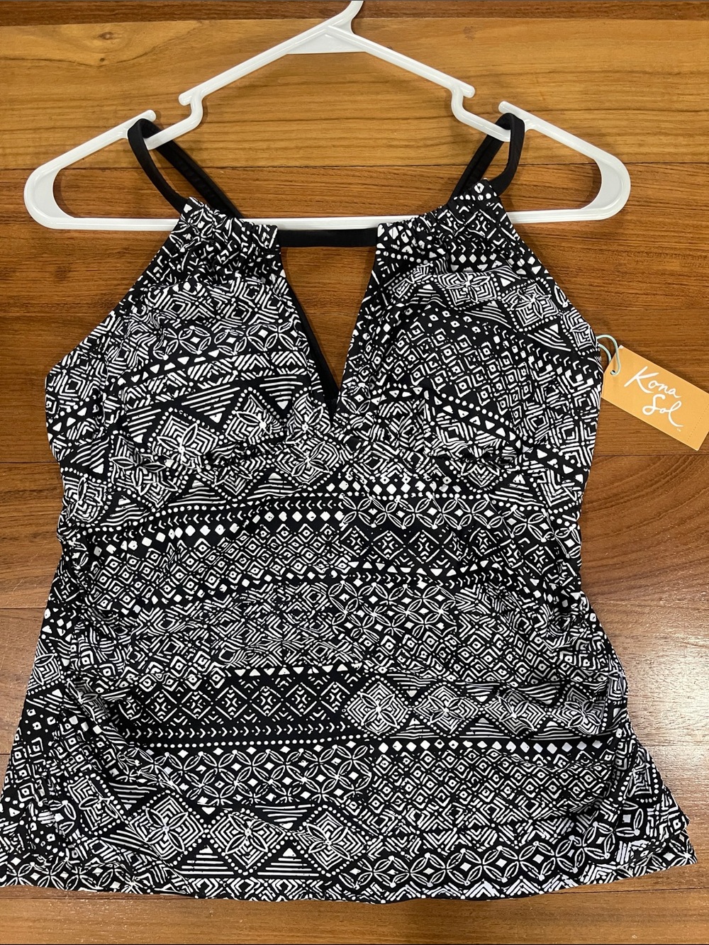NEW WITH TAGS Kona Sol Black & White Tribal-Print Tankini Top